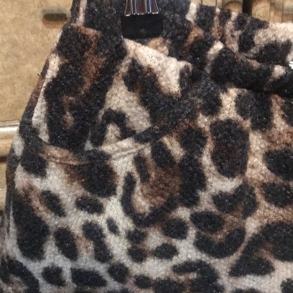 FANTASTIC FAWN LEOPARD PRINT SHORTS - Picture 5 of 9